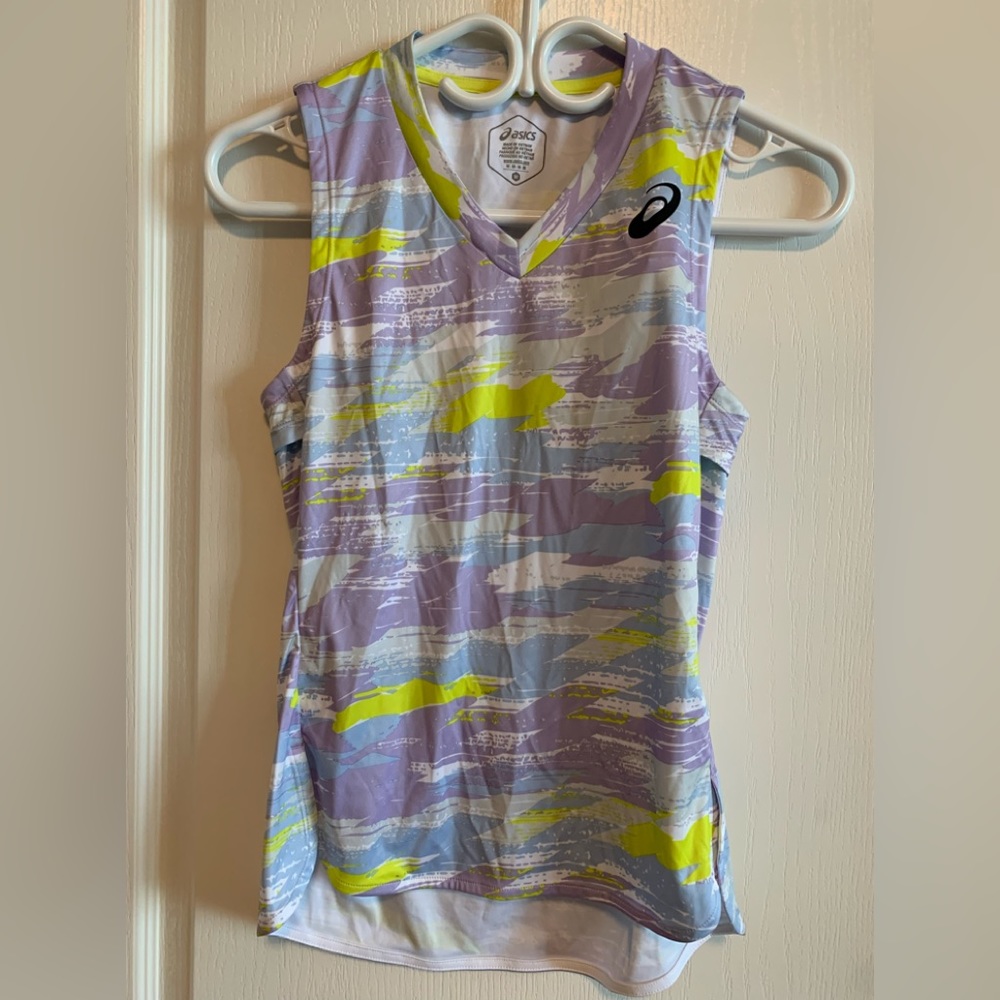 BNWT ASICS Workout Gym Tank in size Medium